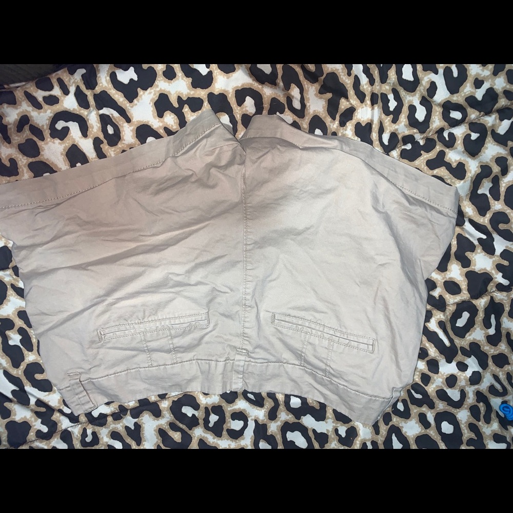 Tan shorts - Picture 2 of 2